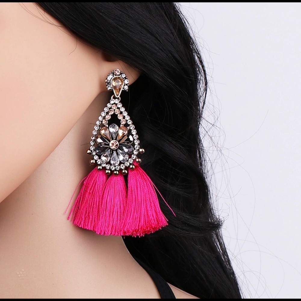 NEW Black Tassel Earrings - Picture 5 of 6